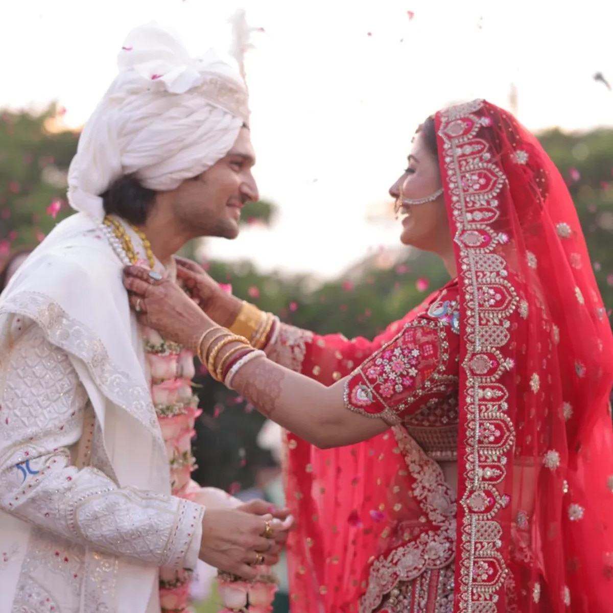 संचिता बनर्जी, रुहान सापरू