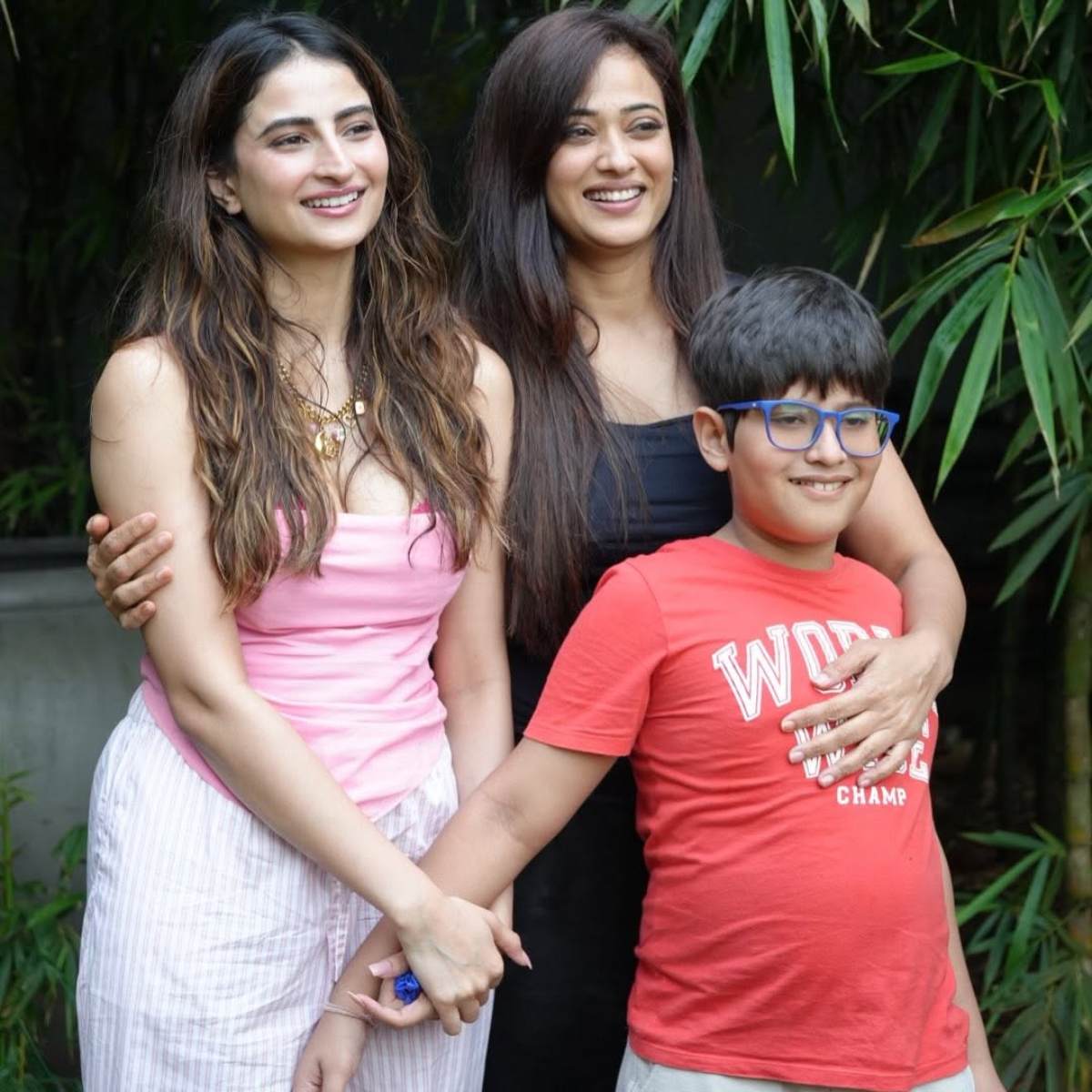 बच्चों के साथ दिखीं श्वेता तिवारी 