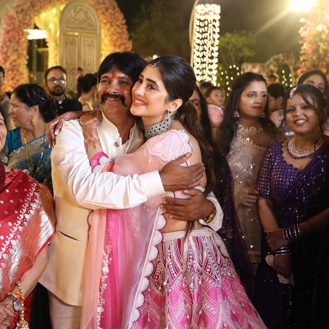 Actress Shivangi joshi with her father