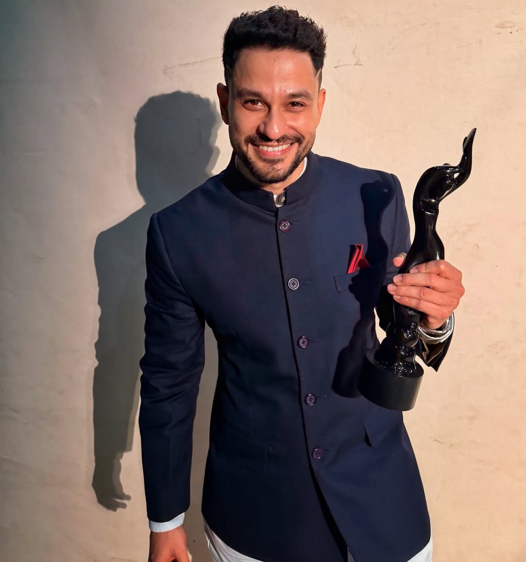Kunal Khemu with Filmfare Award