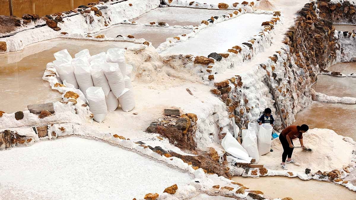 यहां सबकुछ सफेद है और नमकीन भी...देखें नमक के शहर की तस्वीरें