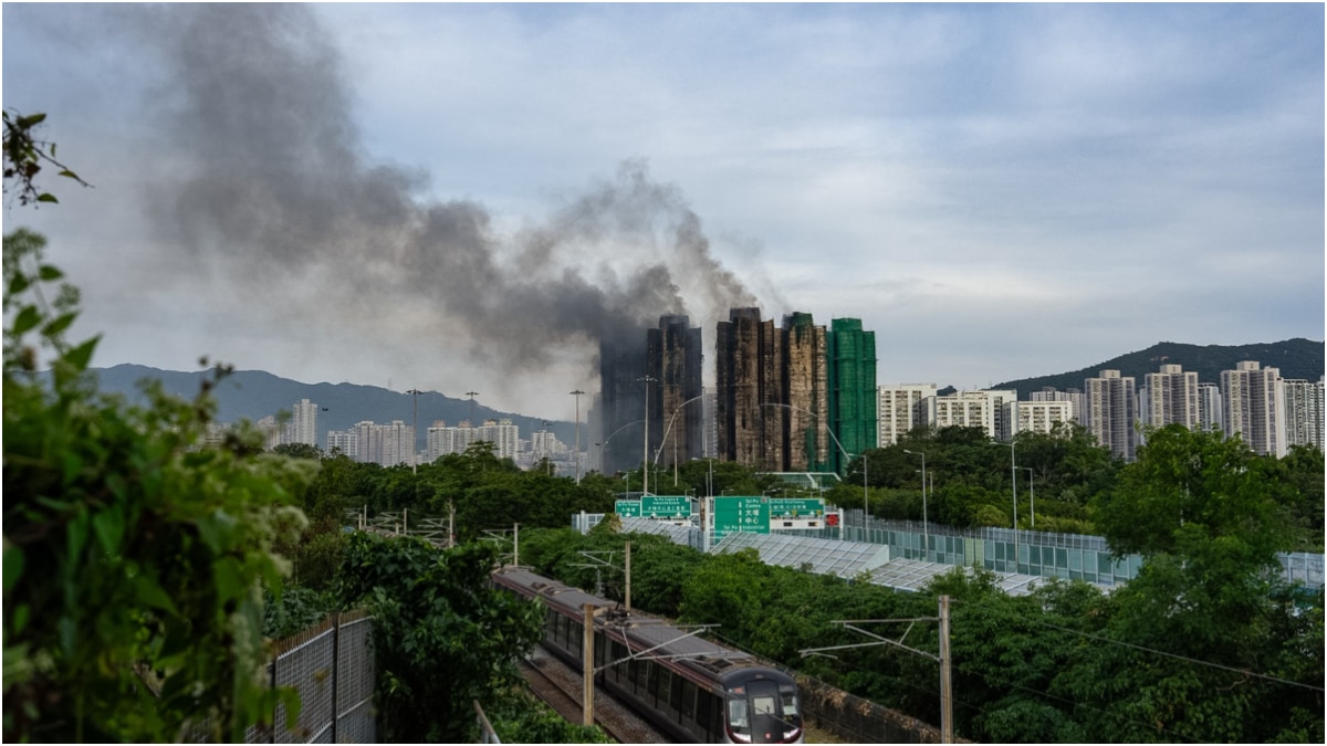 कितनी खौफनाक है हांगकांग की मल्टीस्टोरीज बिल्डिंग में भीषण आग,