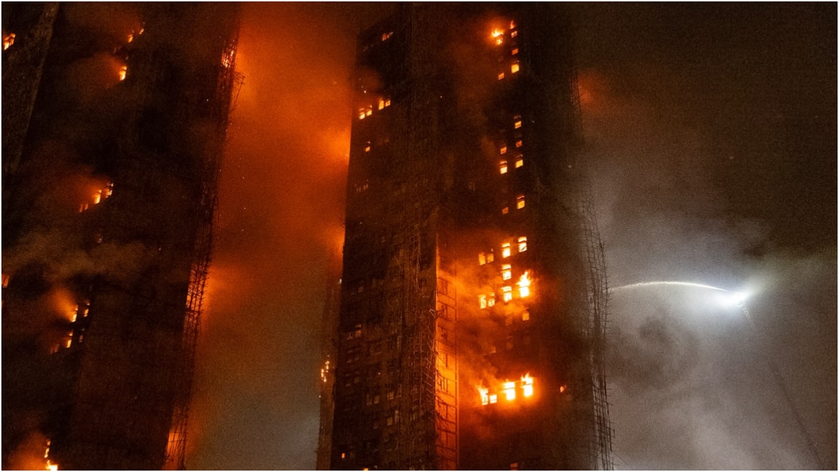 कितनी खौफनाक है हांगकांग की मल्टीस्टोरीज बिल्डिंग में भीषण आग