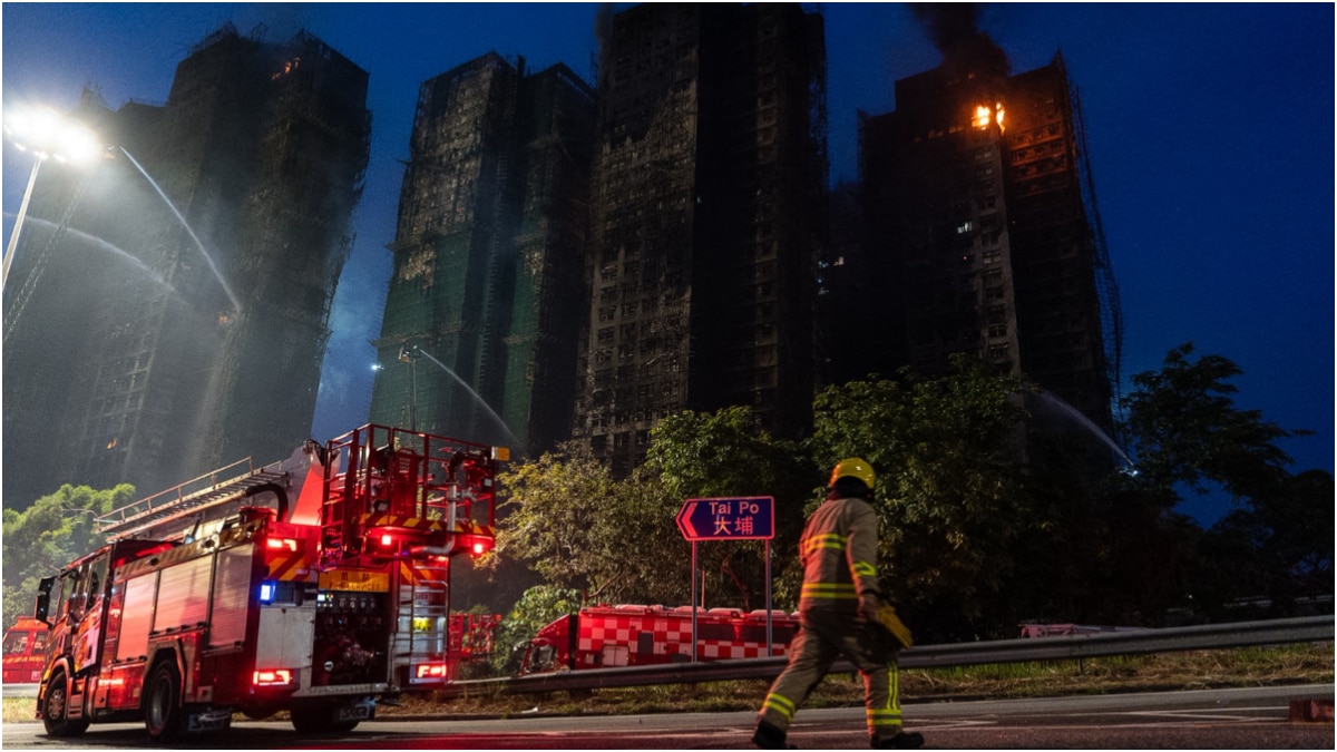 कितनी खौफनाक है हांगकांग की मल्टीस्टोरीज बिल्डिंग में भीषण आग,