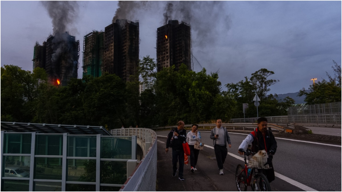 कितनी खौफनाक है हांगकांग की मल्टीस्टोरीज बिल्डिंग में भीषण आग,