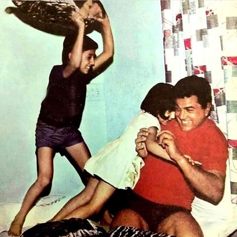 Dharmendra with his son Sunny and daughter