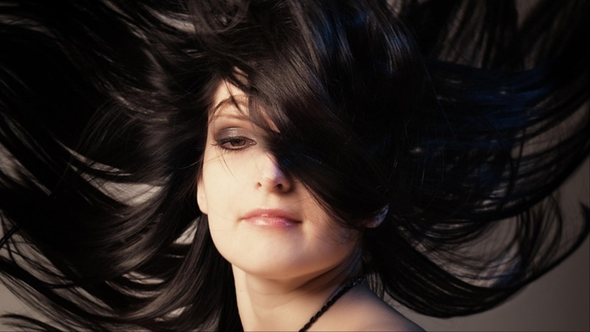 लंबे बाल वाली लड़की