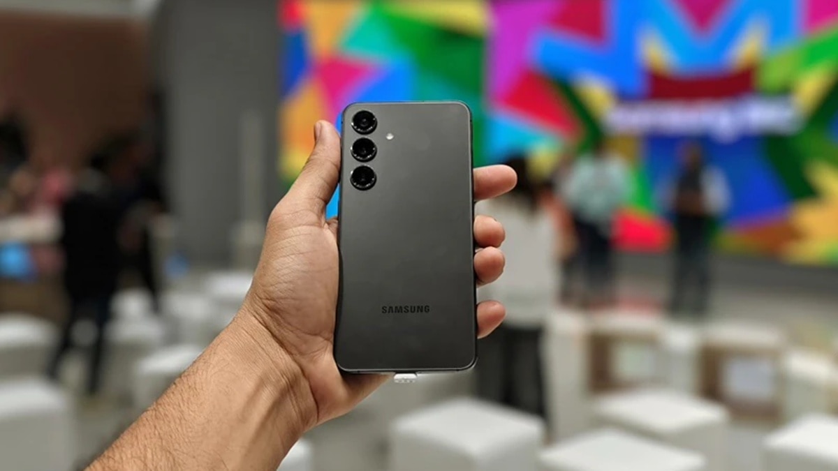 आधी कीमत में खरीदने का मौका 