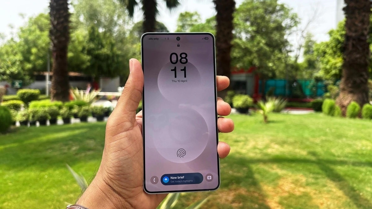 5.8mm की थिकनेस के साथ आता है 