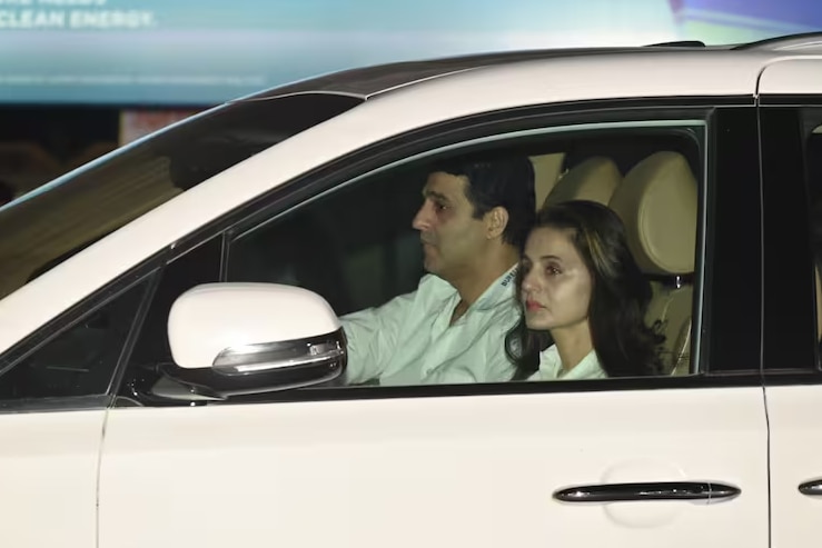 ameesha patel at Dharmendra prayer meet