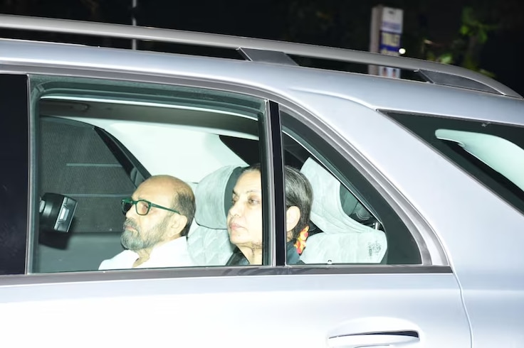 Shabana azmi at dharmendra prayer meet