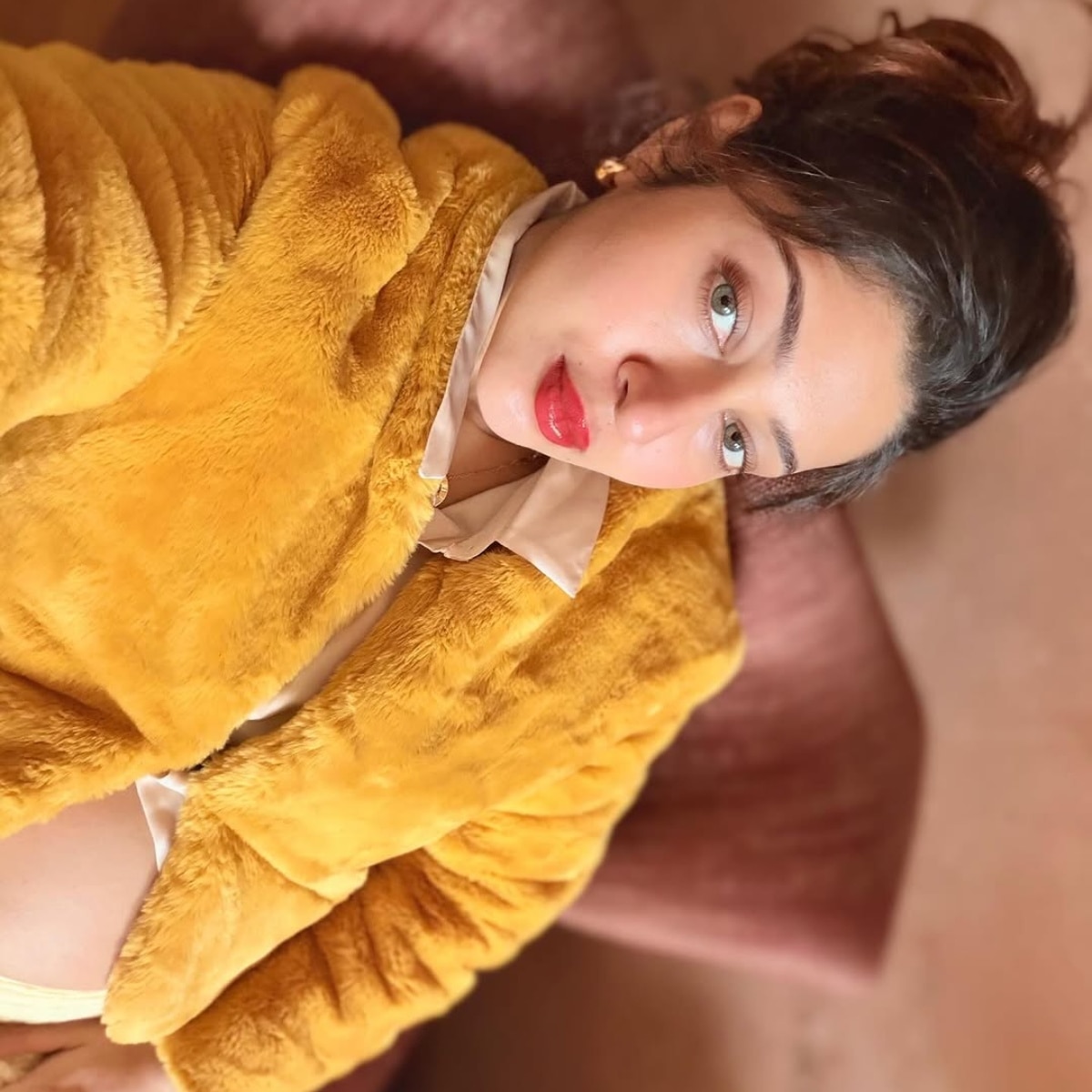 सोनारिका भदौरिया ने शेयर की फोटोज