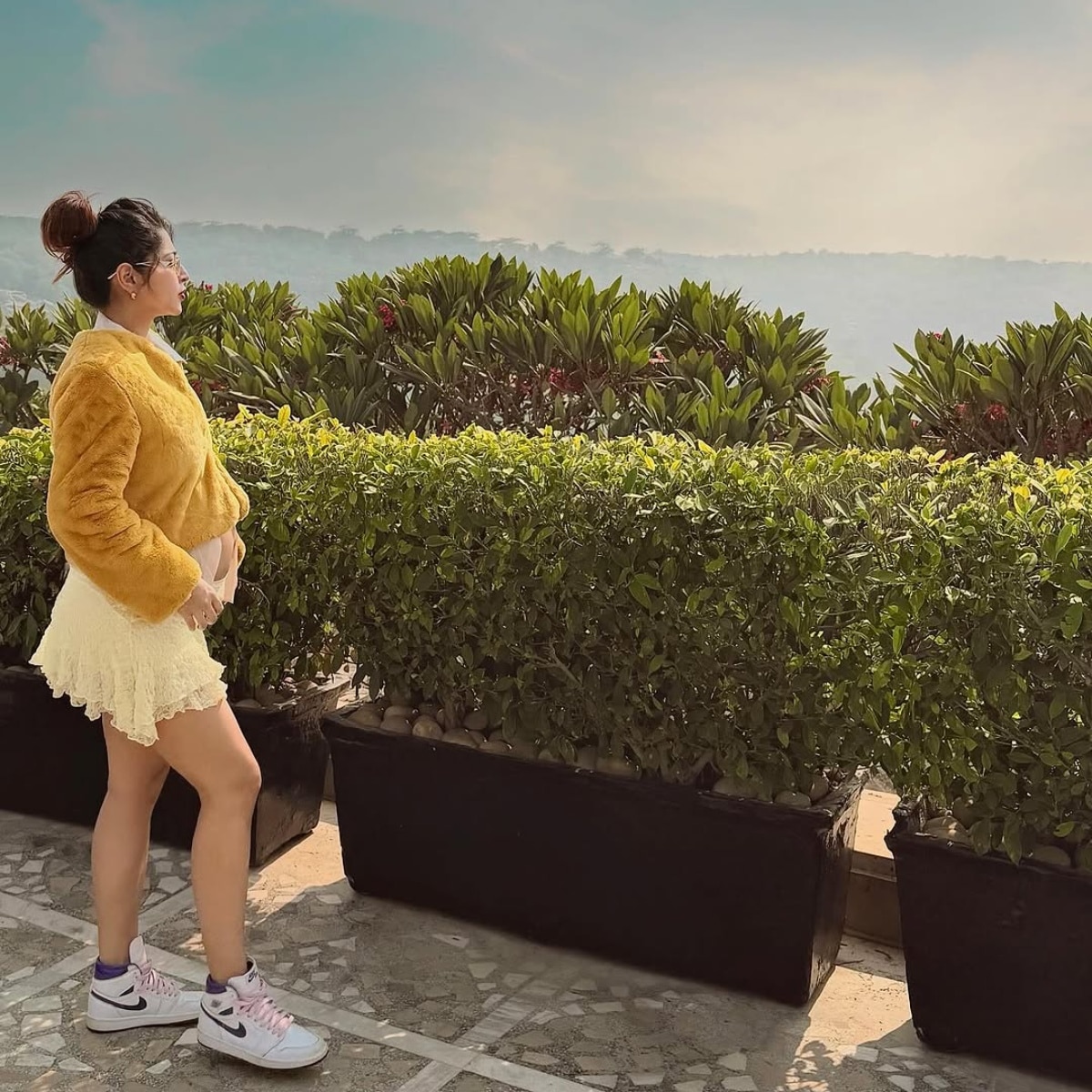 सोनारिका भदौरिया ने शेयर की फोटोज