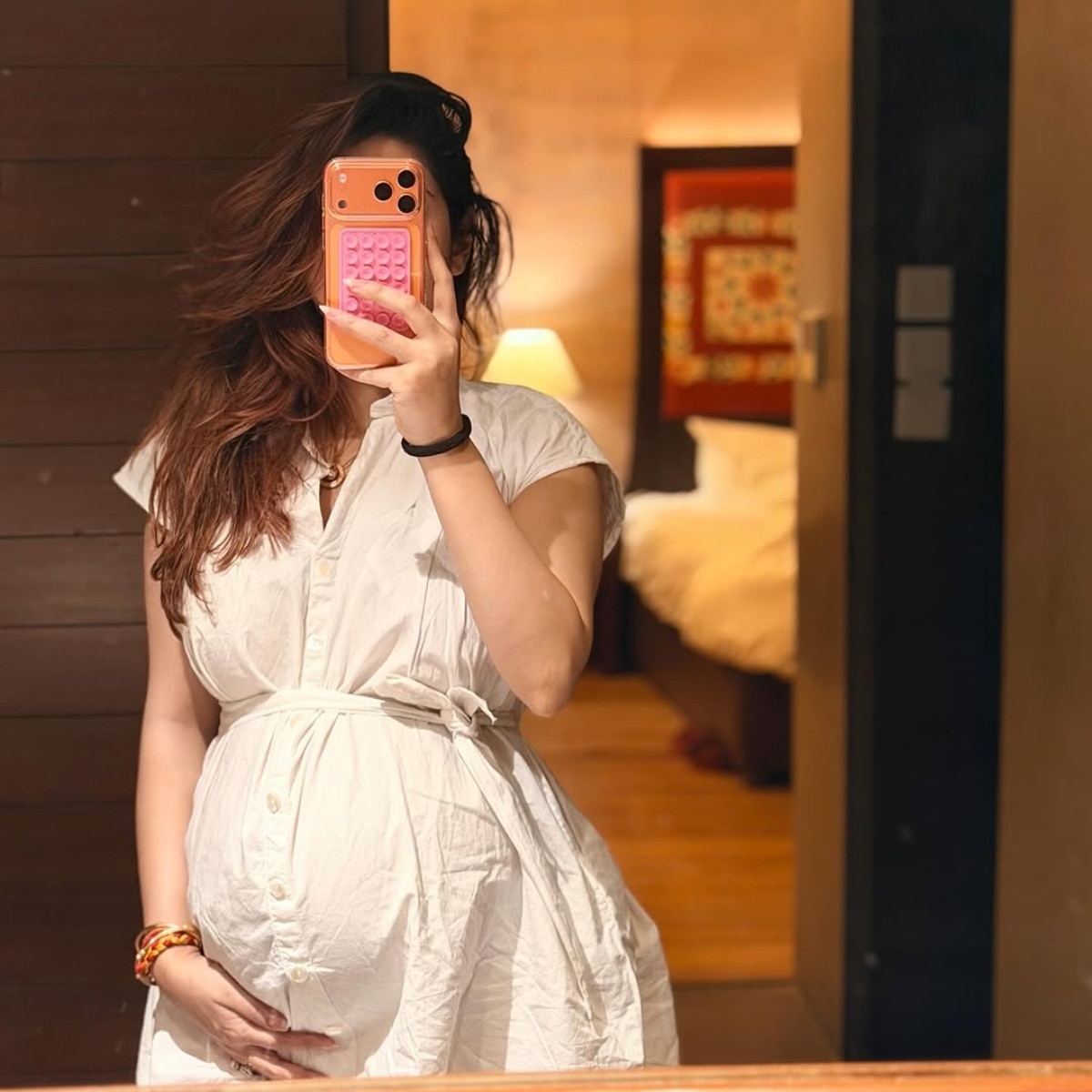 सोनारिका भदौरिया ने शेयर की फोटोज