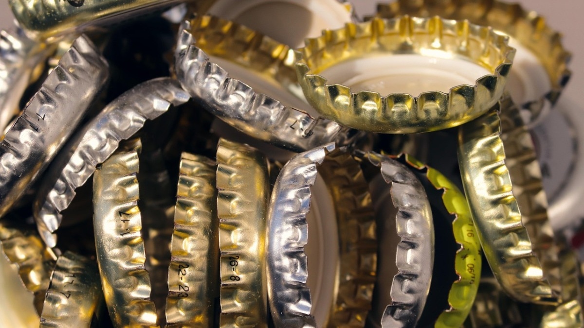 क्या आप जानते हैं कि बीयर की हर बोतल के ढक्कन पर ठीक 21 धारियां होती हैं? ( Photo: Pexels)