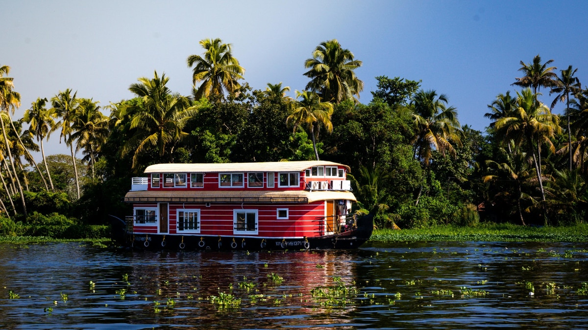Enjoying Houseboat stays in Alleppey