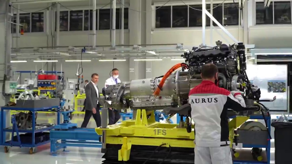 Putin's Car Aurus Senet