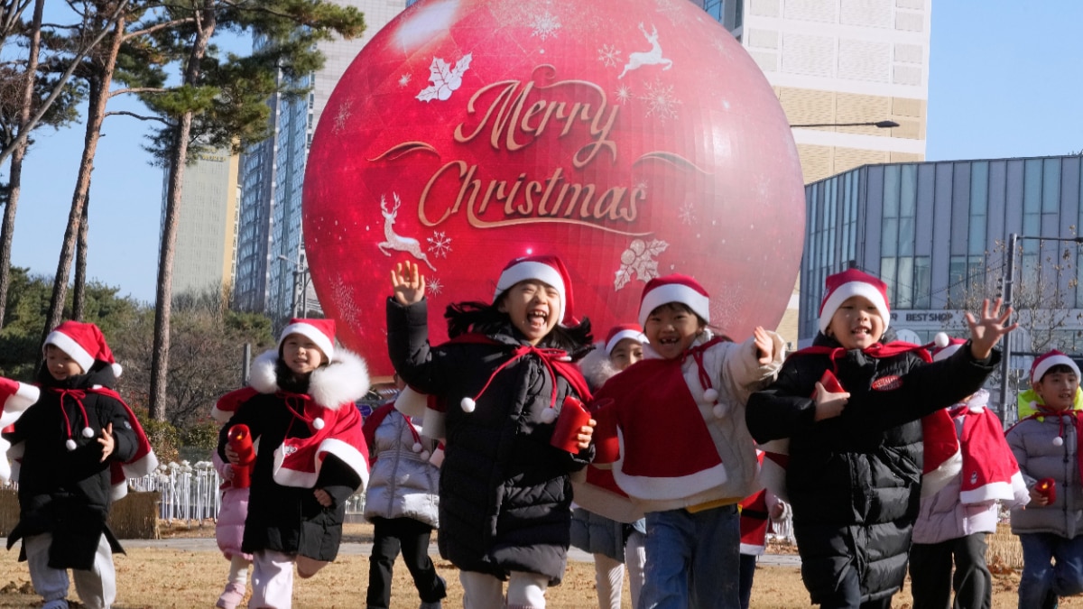 दुनिया क्रिसमस के लिए तैयार