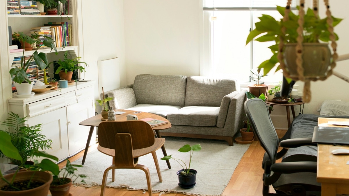 अगरबत्ती और मोमबत्ती दूर रखें 