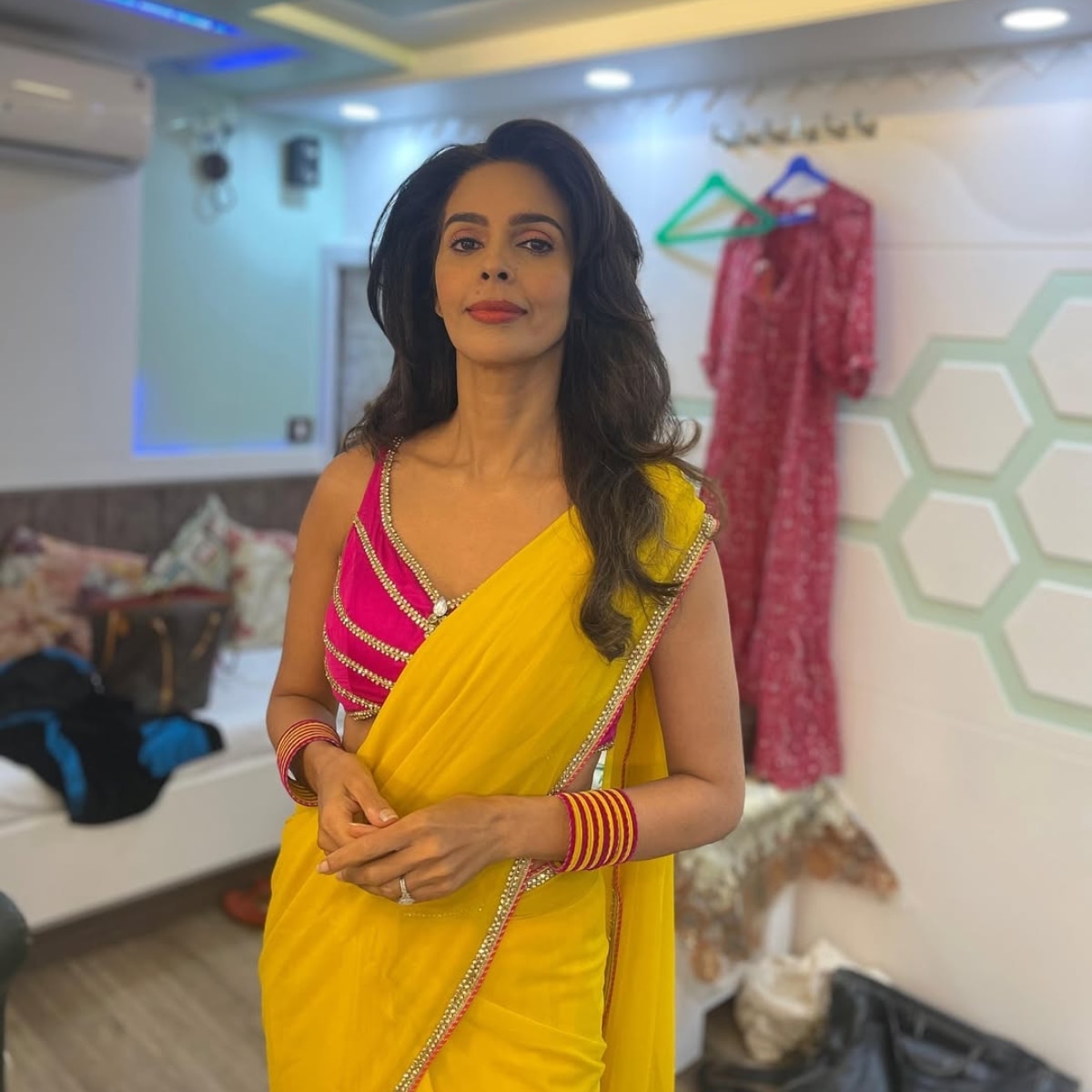 मल्लिका शेरावत (Photo: Instagram @mallikasherawat)