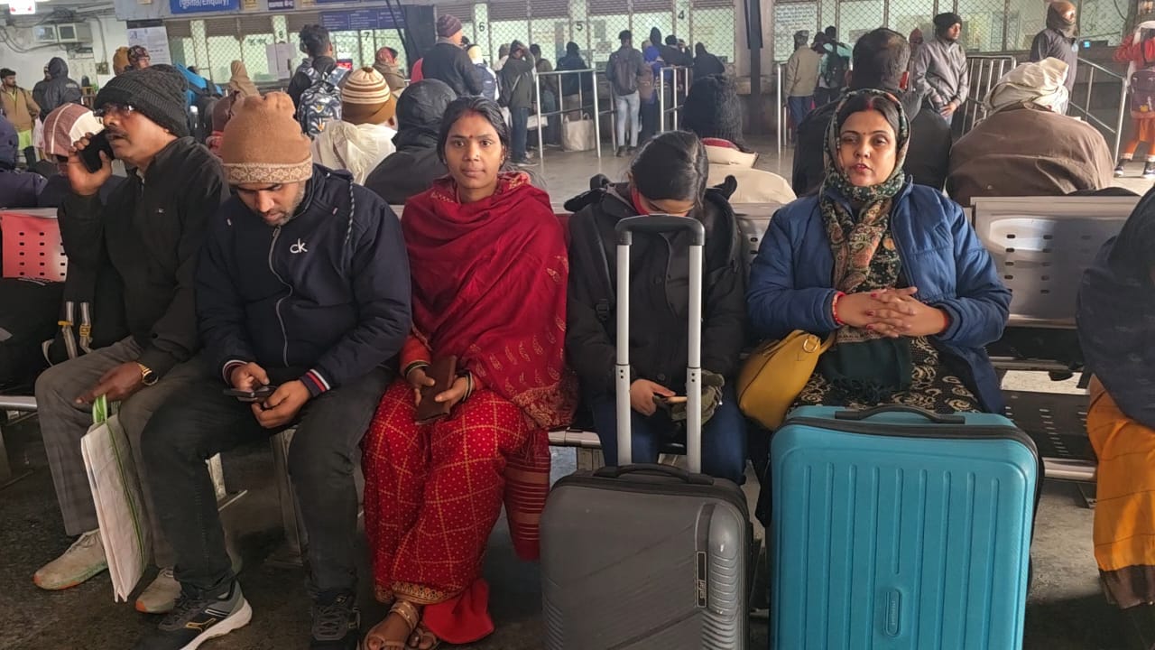 राजधानी-सियालदह समेत दर्जनों ट्रेनें लेट