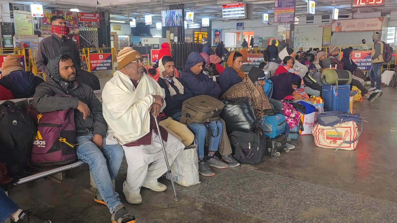 Delhi-Hawrah rail toute trains late (Photo- ITG)