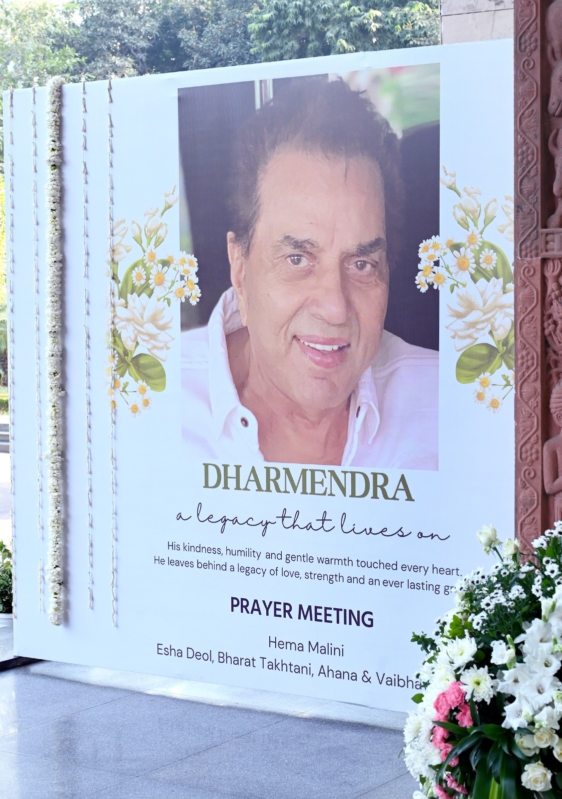 Dharmendra Prayer meet