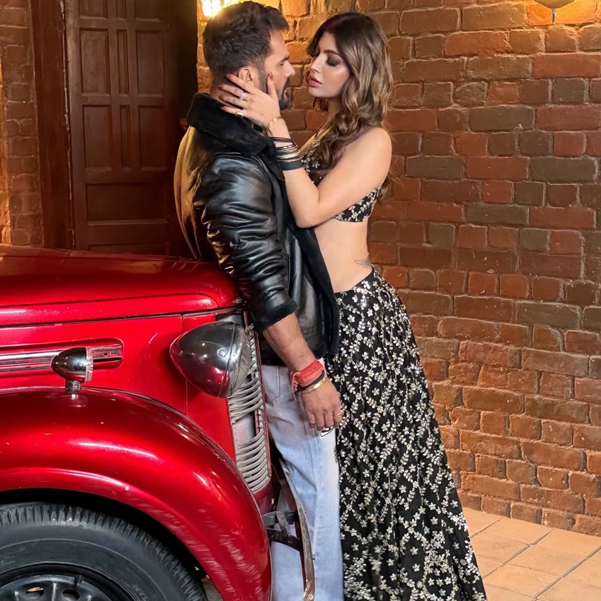  खेसारी लाल यादव