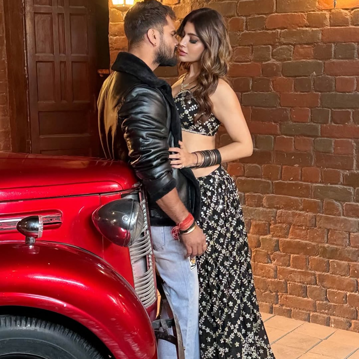  खेसारी लाल यादव