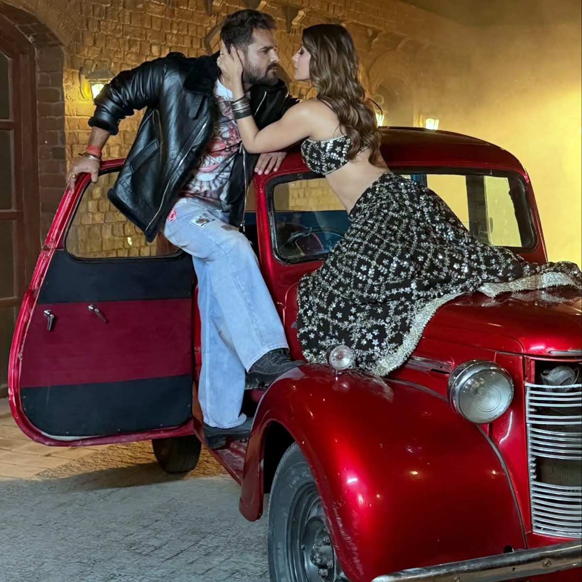  खेसारी लाल यादव