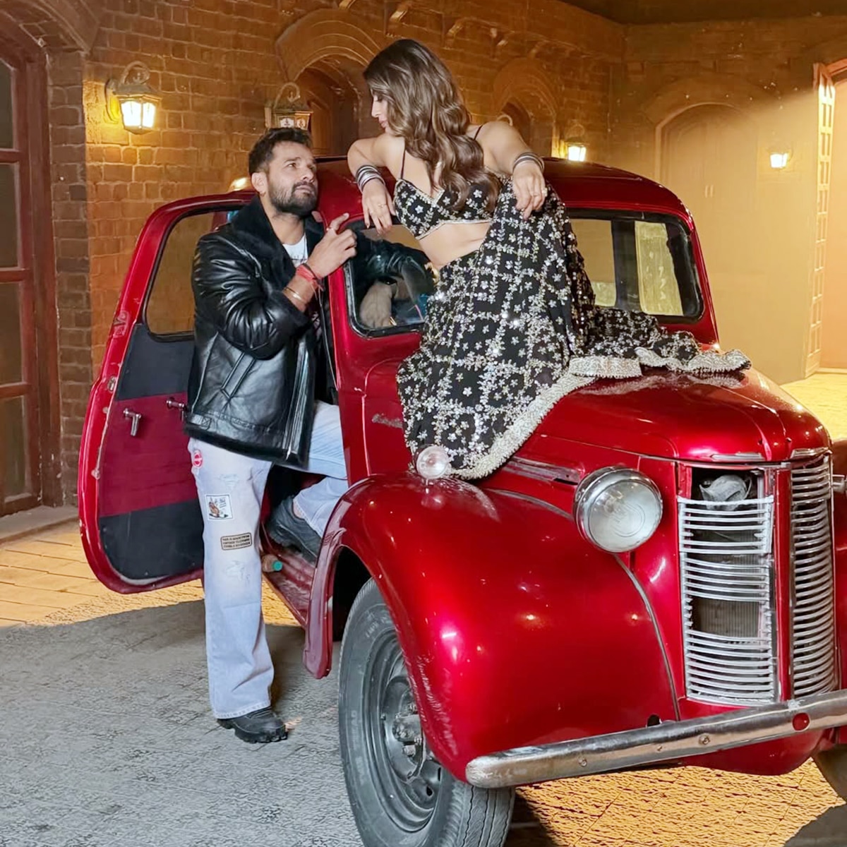  खेसारी लाल यादव