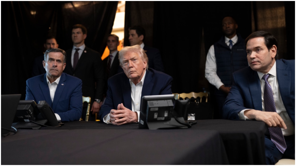 काले पर्दों के पीछे बना ‘वॉर रूम’