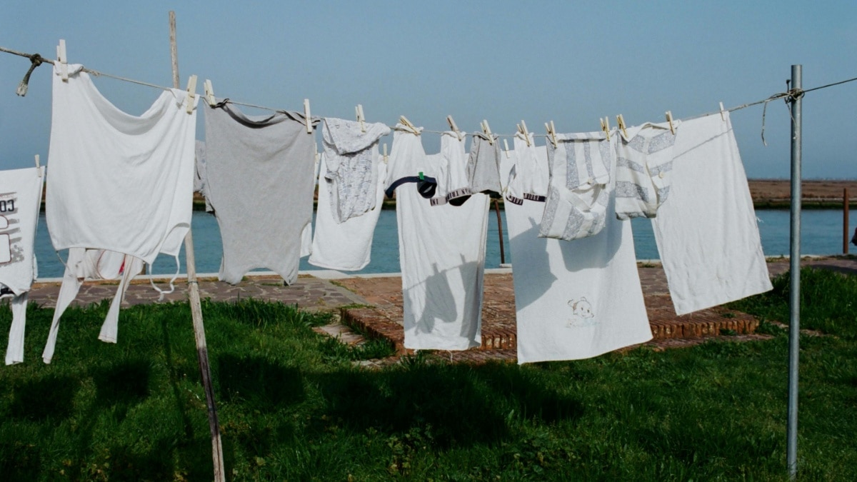 Drying clothes (Photo: Pexels)