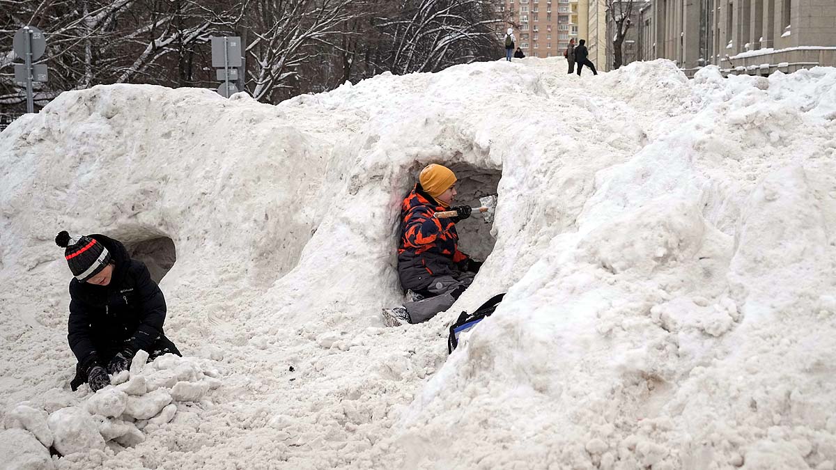 Moscow Snowfall Record