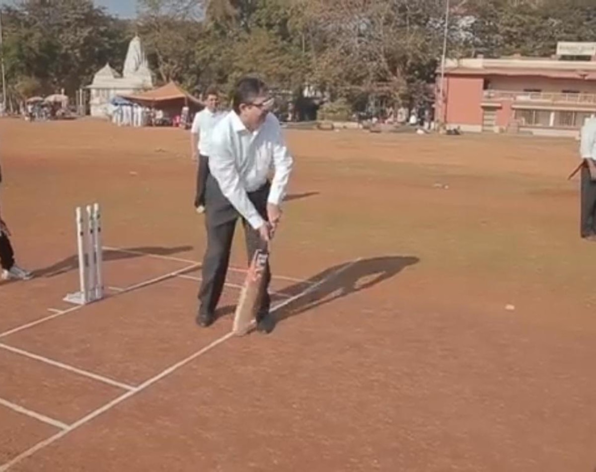 बनना था क्रिकेटर, बन गए बैंकर