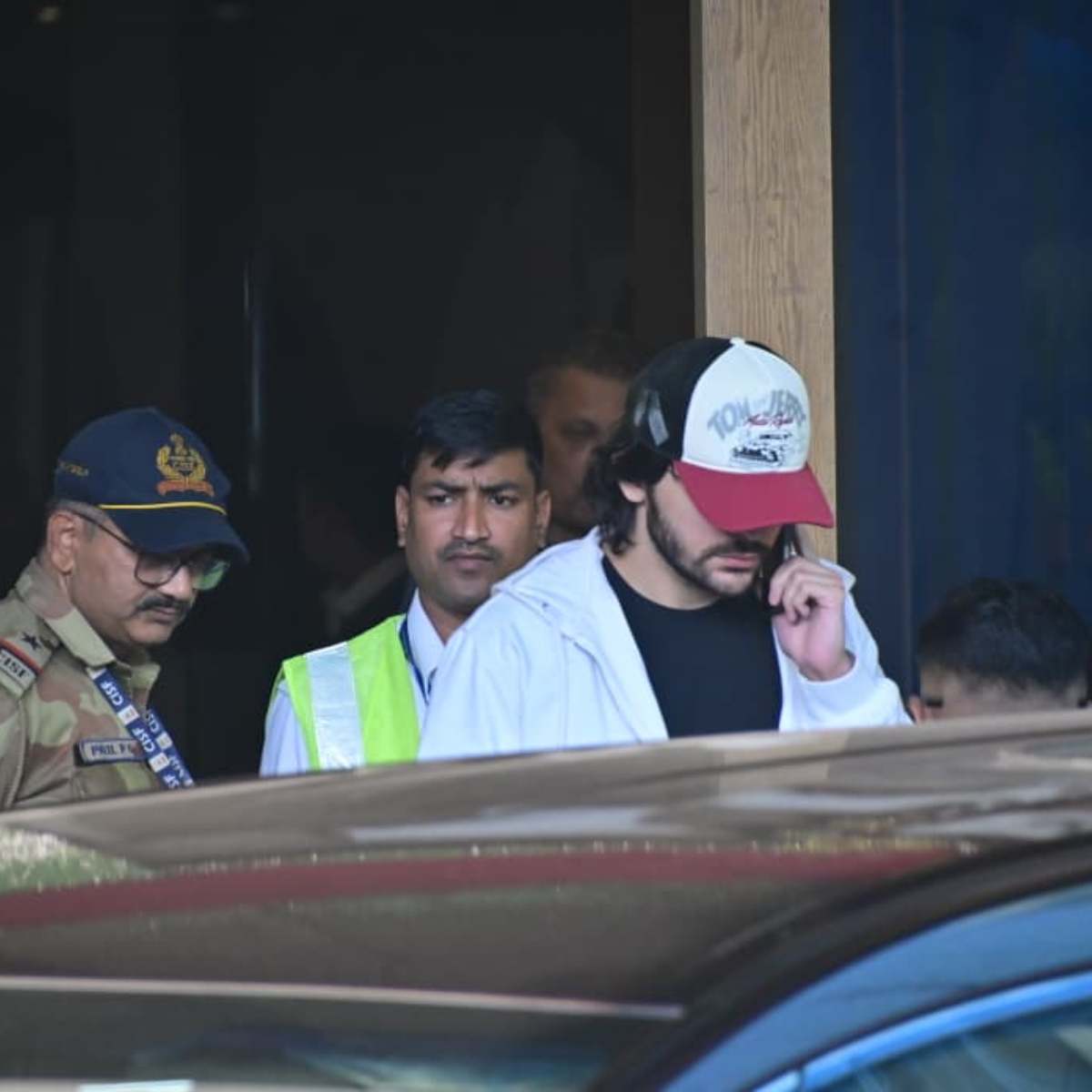 अकेले दिखे वीर पहाड़िया