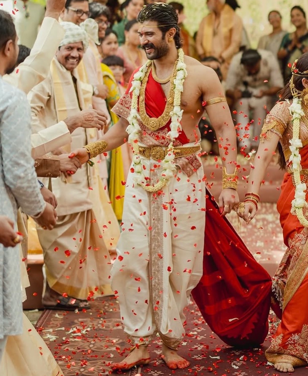 Vijay Deverakondaun uique traditional jewellery all details