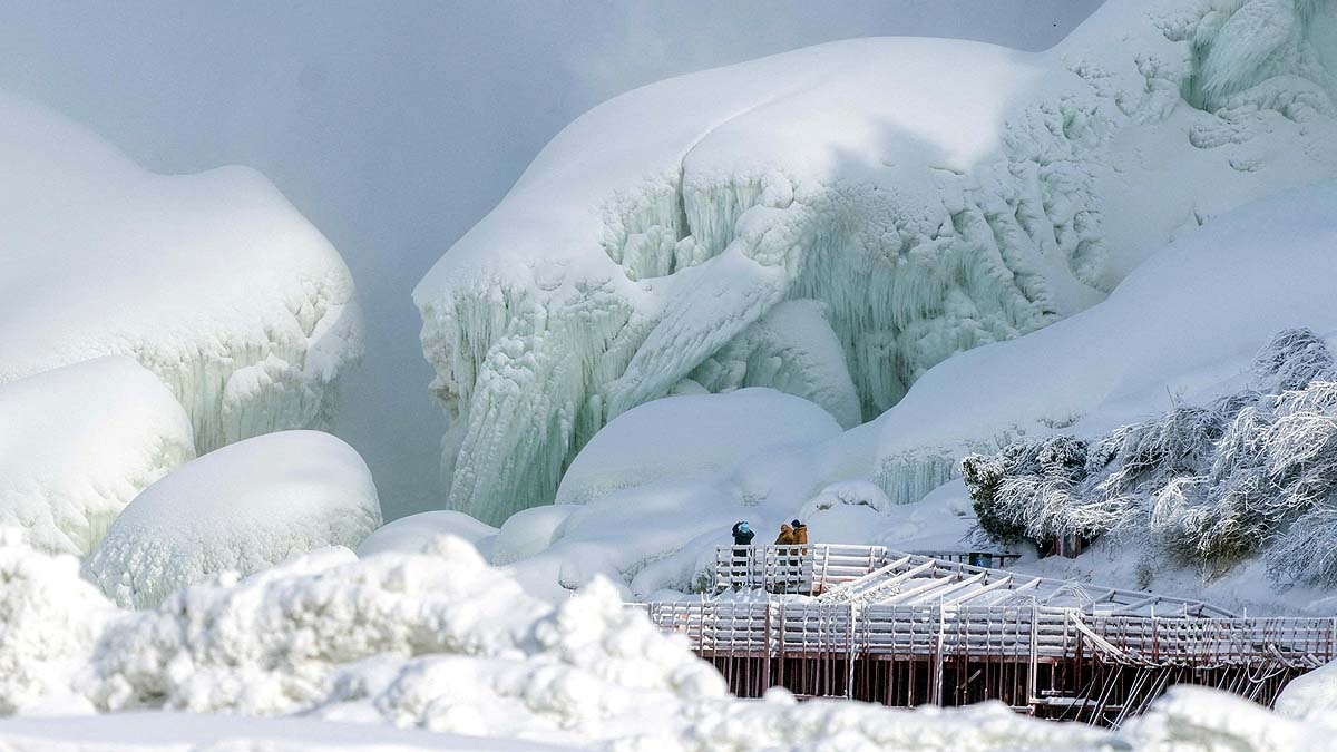 Niagara Falls frozen