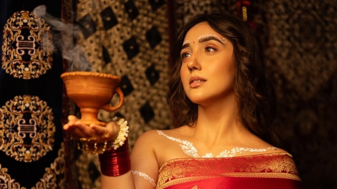 21 years old ashnoor kaur bold look