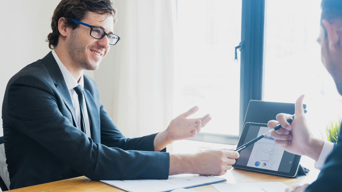 12वीं के बाद आर्ट्स स्ट्रीम के बच्चे इस ग्रेजुएट कोर्स से पा सकते हैं अच्छा करियर...