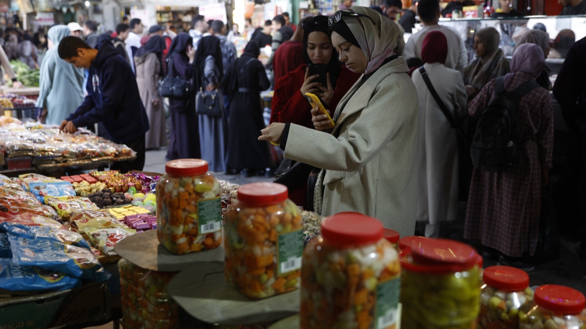 रमजान की शुरुआत खंडहरों में