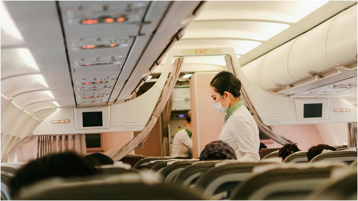 स्मोकिंग और वेपिंग पर पूरी रोक