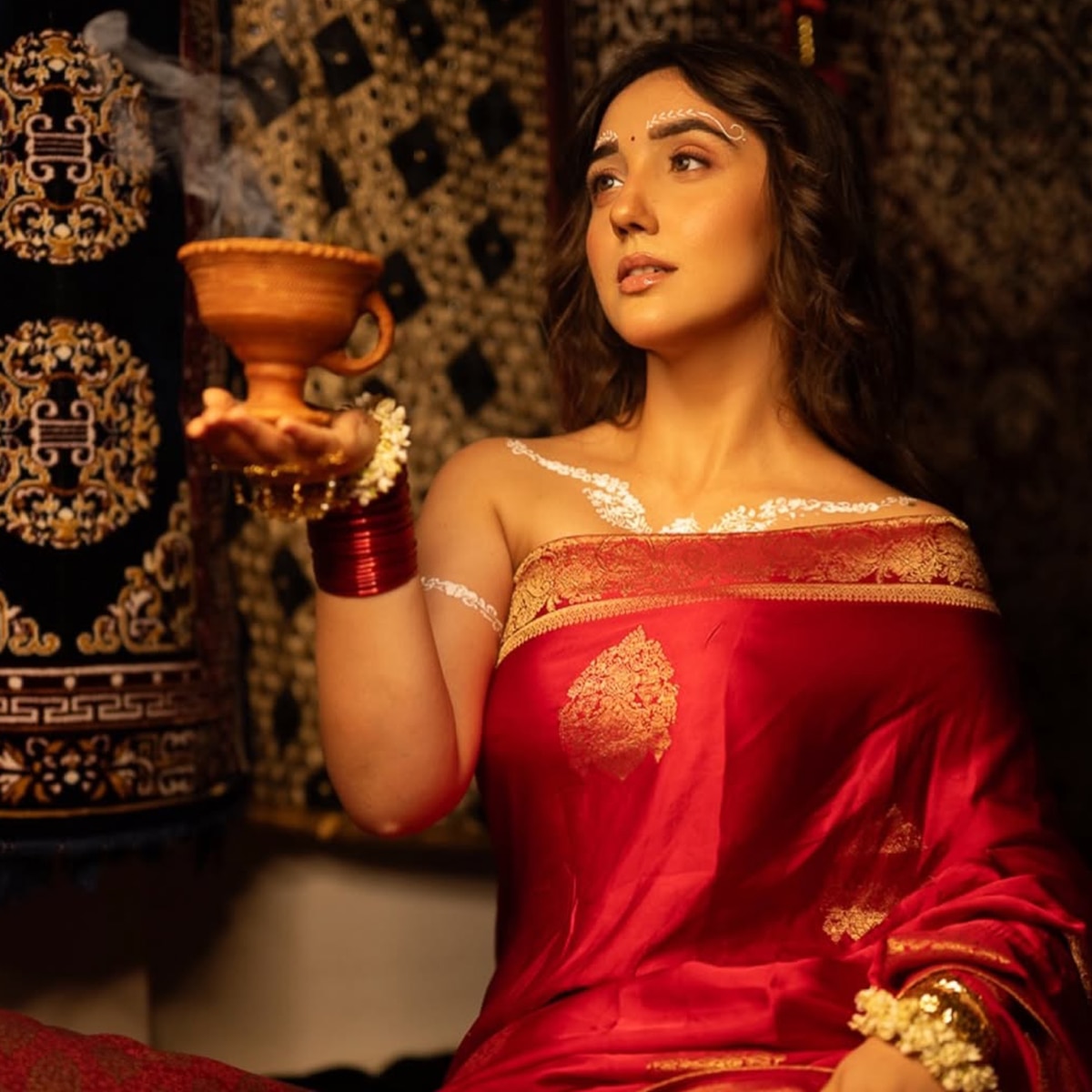   ashnoor kaur bold look