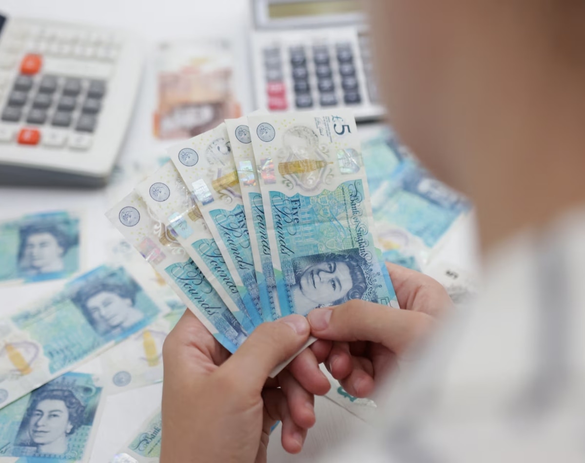 ब्रिटेन और पुर्तगाल पर बराबर कर्ज 