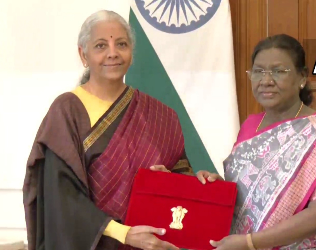 राष्ट्रपति को दी बजट की जानकारी