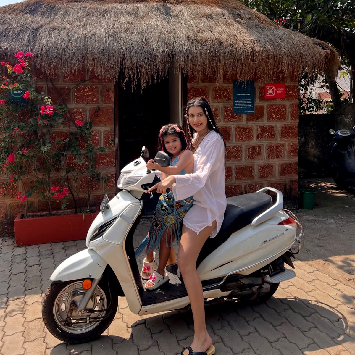 charu asopa enjoying goa vacation