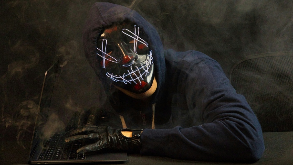 ऑनलाइन दोस्ती ने पहुंचाया नुकसान 