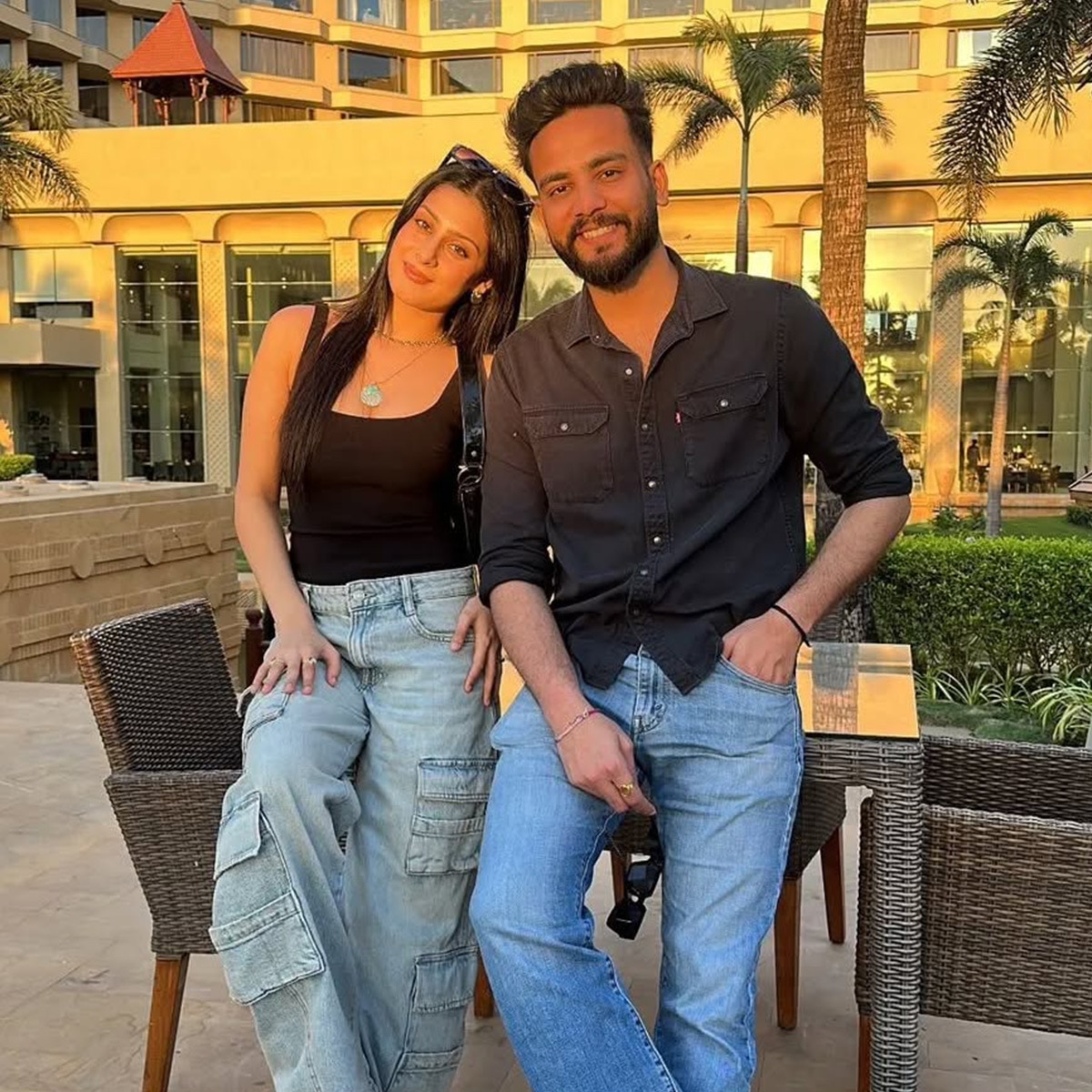 ईशा मालवीय, एल्विश यादव 