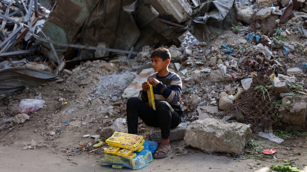 रमजान की शुरुआत खंडहरों में