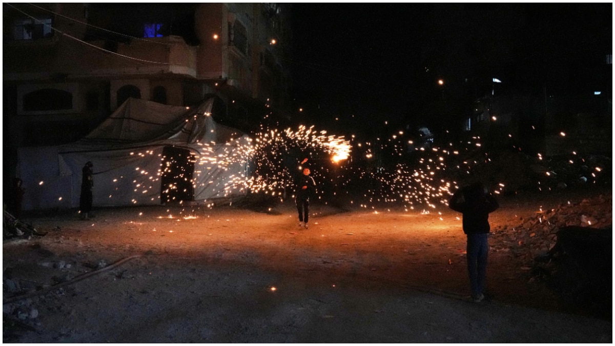 रमजान की शुरुआत खंडहरों में